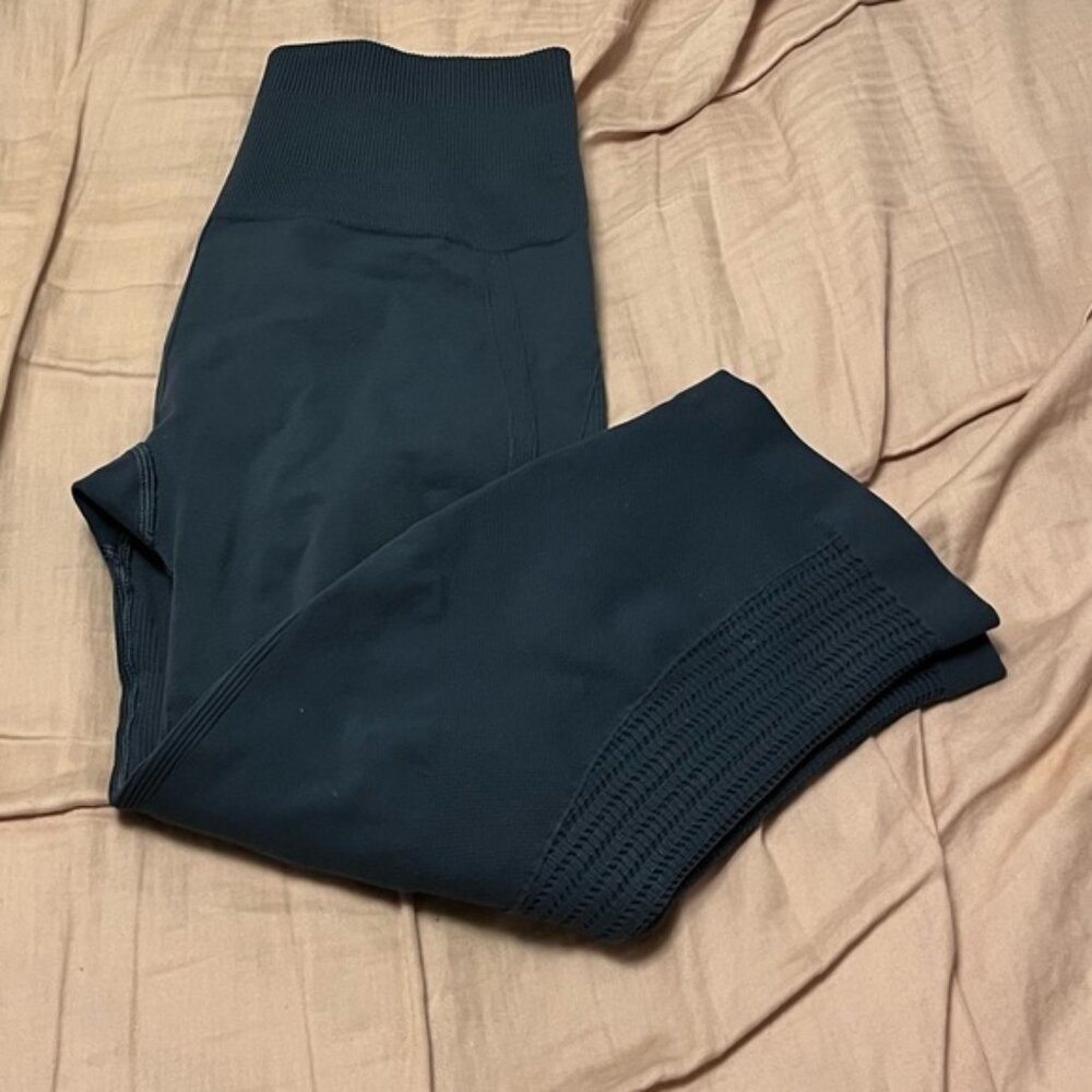 Lululemon seamless crops